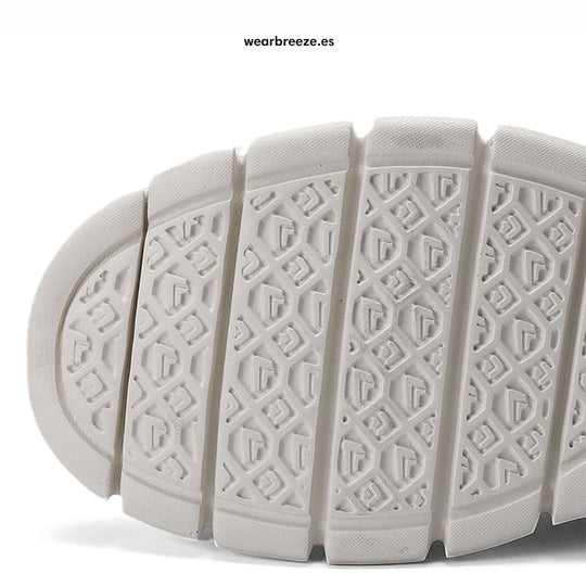 Heidi-Mode | Stilvolle Sneaker