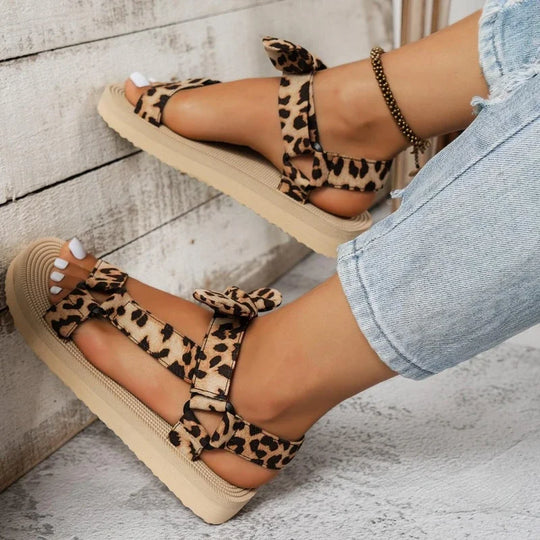 Damenschuhe mit Leopardenmuster