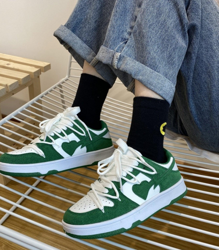 Heidi-Mode - vulkanisierte Schuhe mit Herzdesign