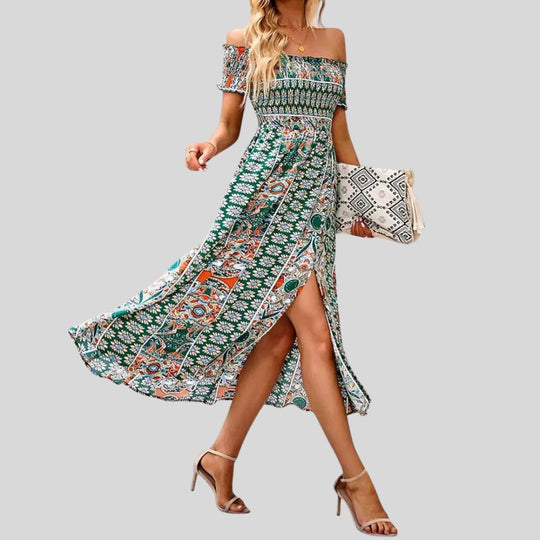 Langes Boho-Kleid mit freien Schultern und Rüschen