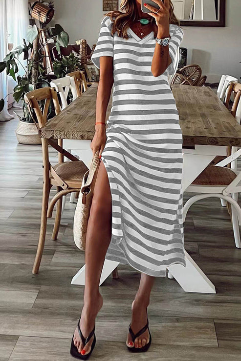Gestreiftes Patchwork-Freizeitkleid mit V-Ausschnitt und kurzen Ärmeln