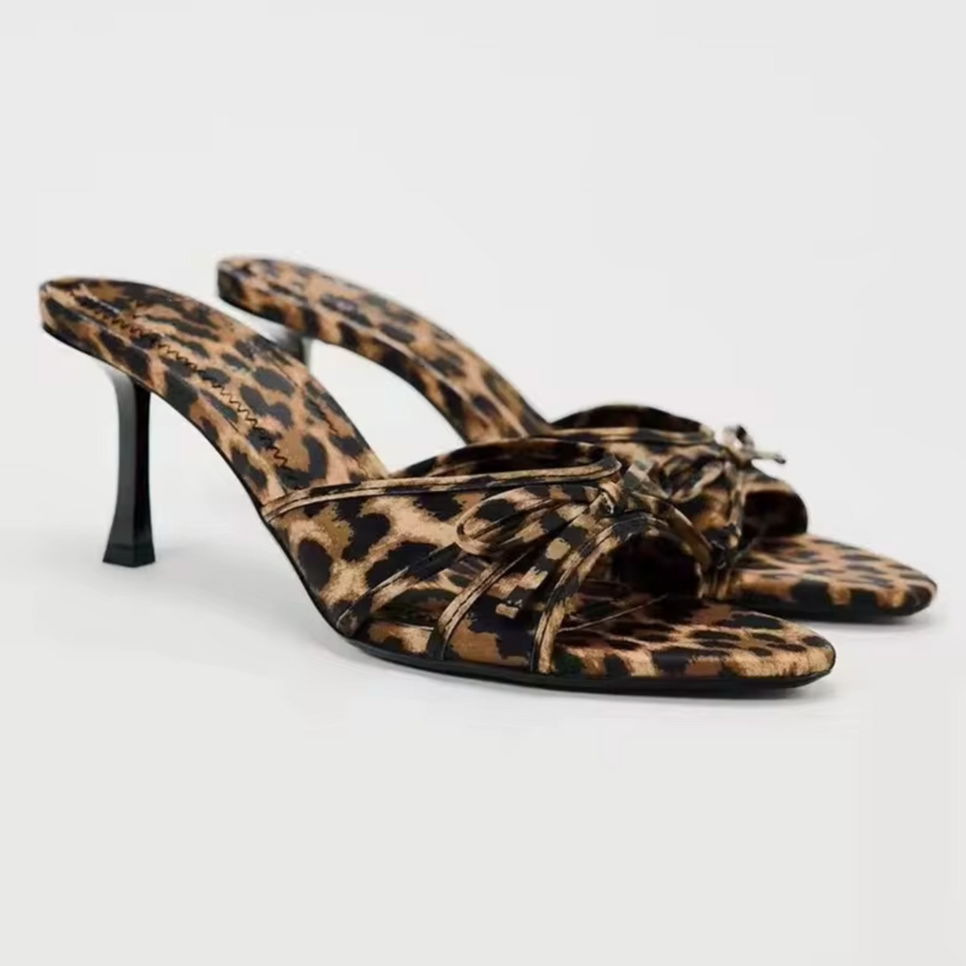 Heidi-Mode | High-Heeled Slippers mit Leopardenmuster