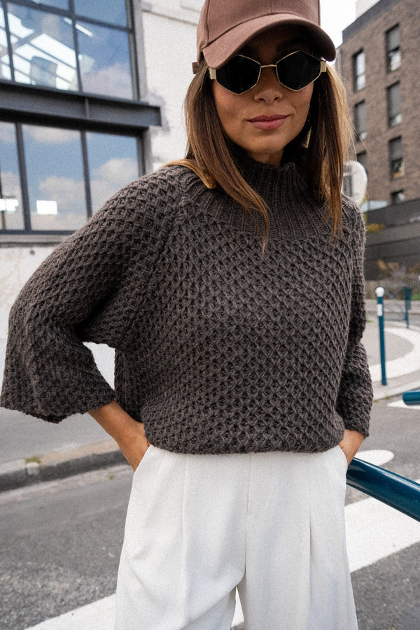 Heidi-Mode | Gemütlicher brauner kurzärmeliger Kaschmirrollkragenpullover Ideal für den Winter