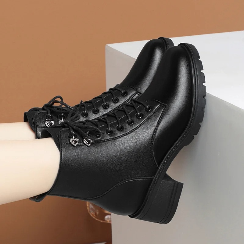 Heidi-Mode | Damenstiefel mit Schnalle und Nieten Design Stabiler Absatz