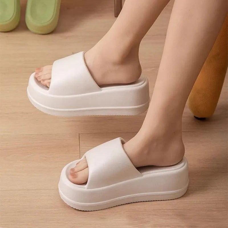 Heidi-Mode | Flache Pantoletten mit 7 cm hohem Absatz