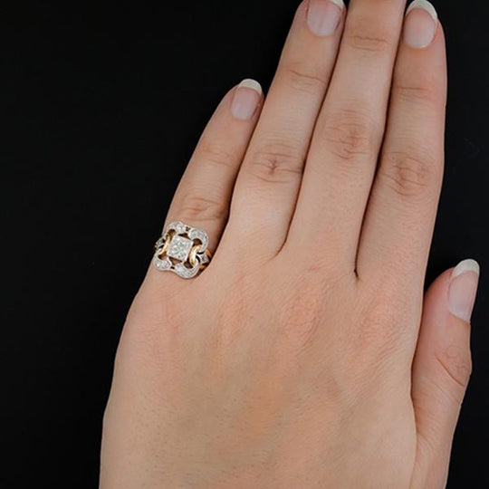ring met diamanten middenstuk