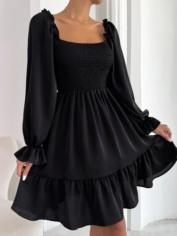 Heidi-Mode | Fließendes Langarmkleid mit Quadratischem Schnitt und Rüsch