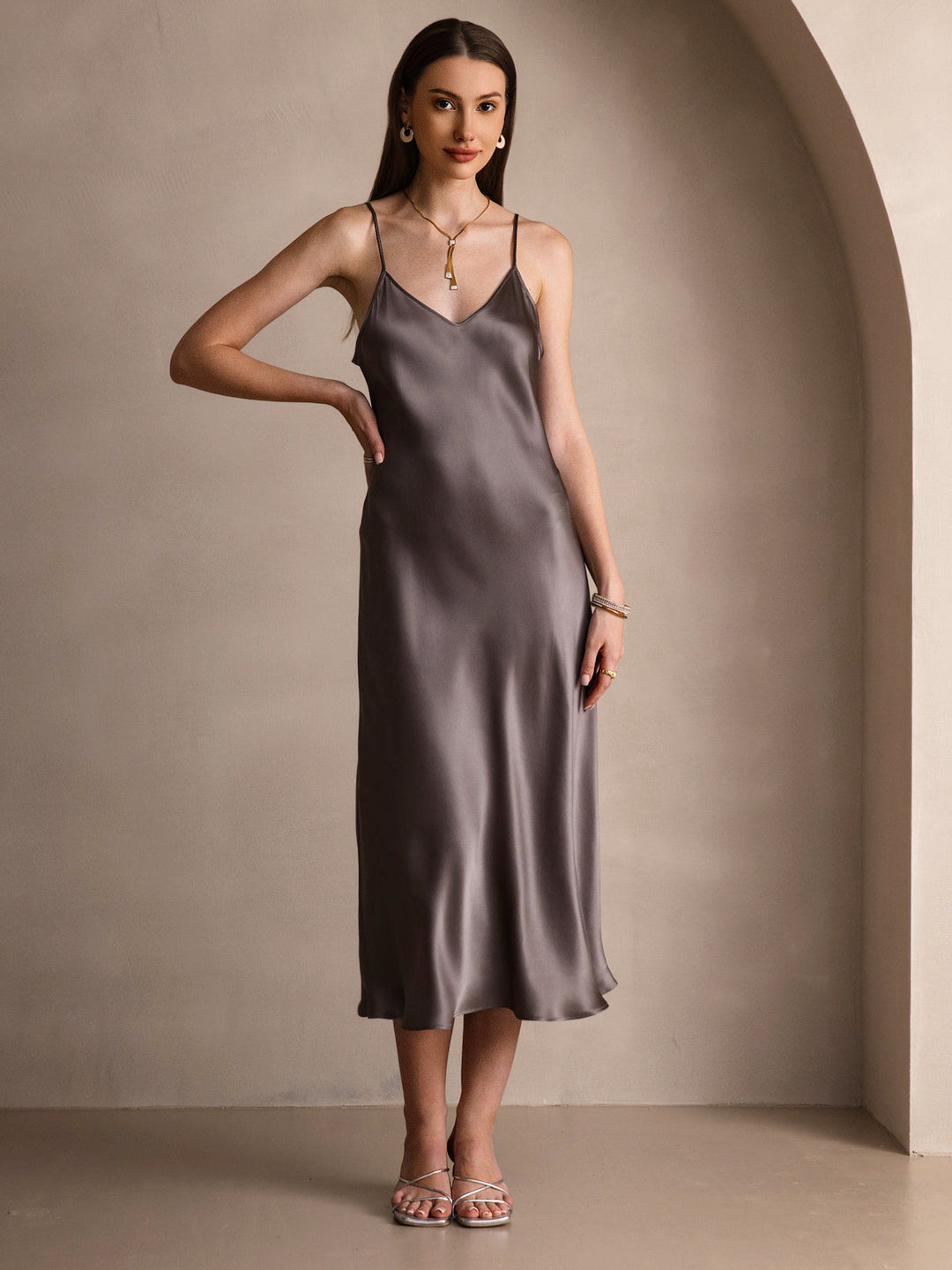 Heidi-Mode | Lange Seidenkleid mit Spaghetti-Träger
