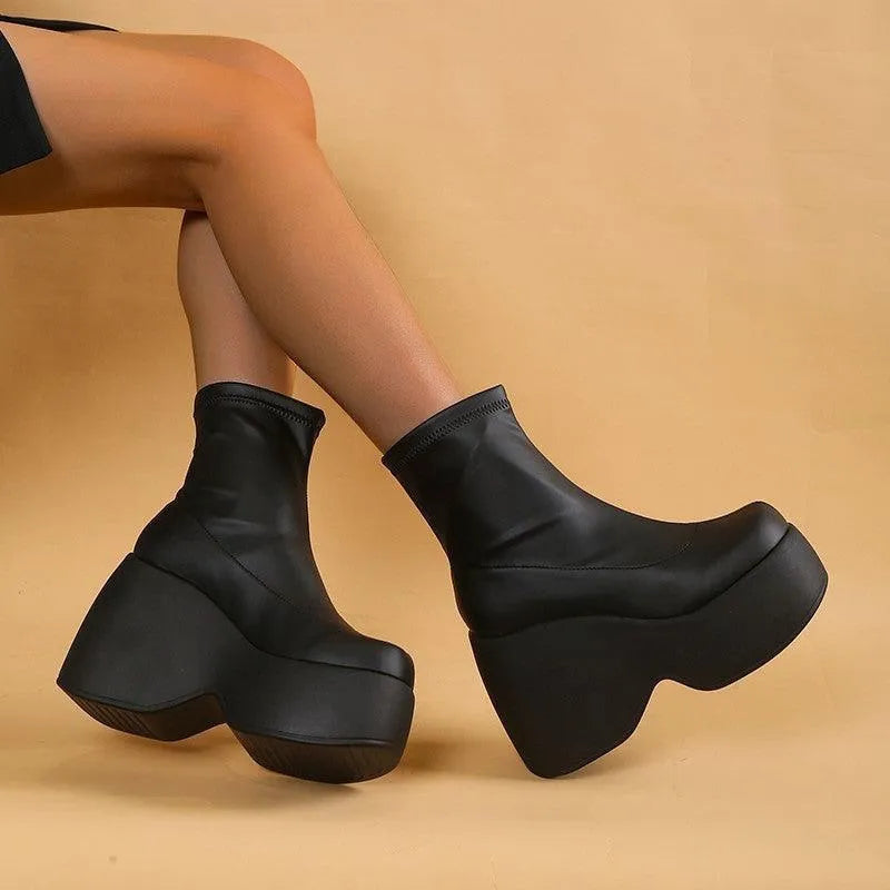 Heidi-Mode | Chelsea boot with elastic wedge heel made of leather