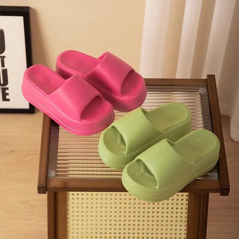 Heidi-Mode | Flache Pantoletten mit 7 cm hohem Absatz