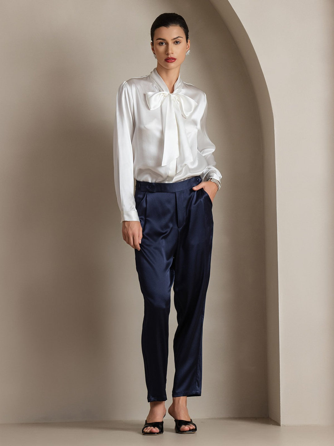 Heidi-Mode | Damen Elegante Seidenbluse mit Schlipskragen und Langen Ärmeln