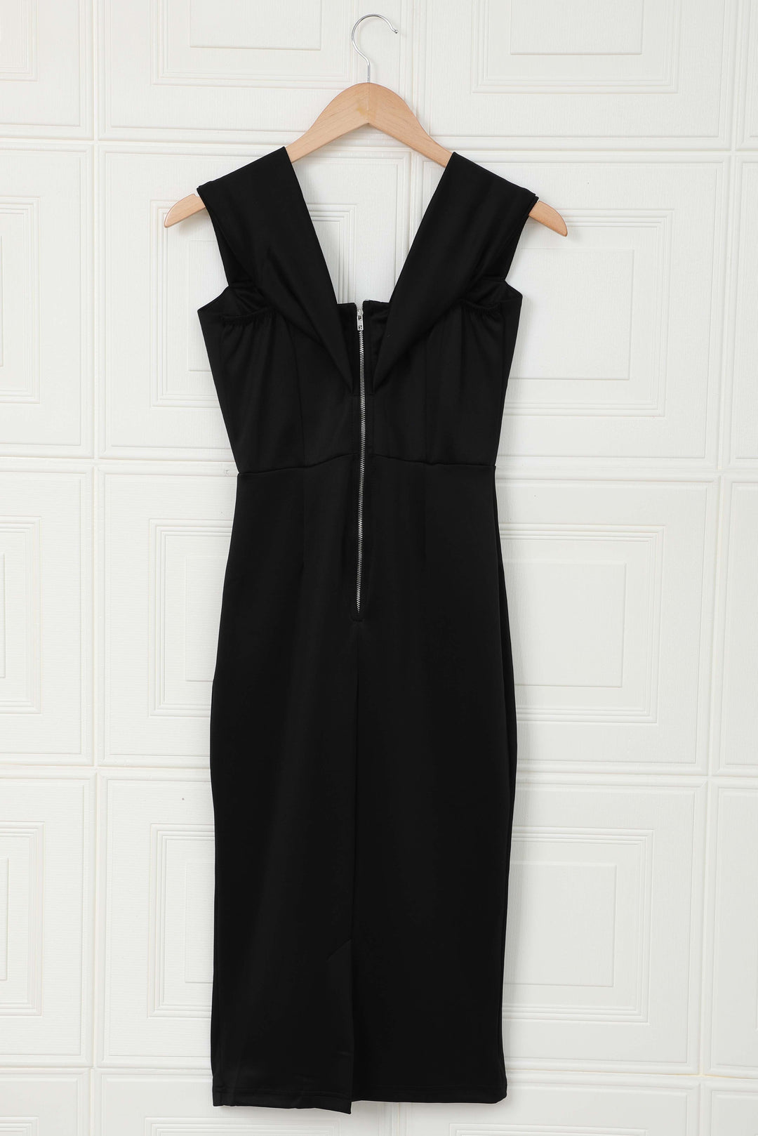 Sexy schwarze Midi-Kleid mit gebrochenen Schultern