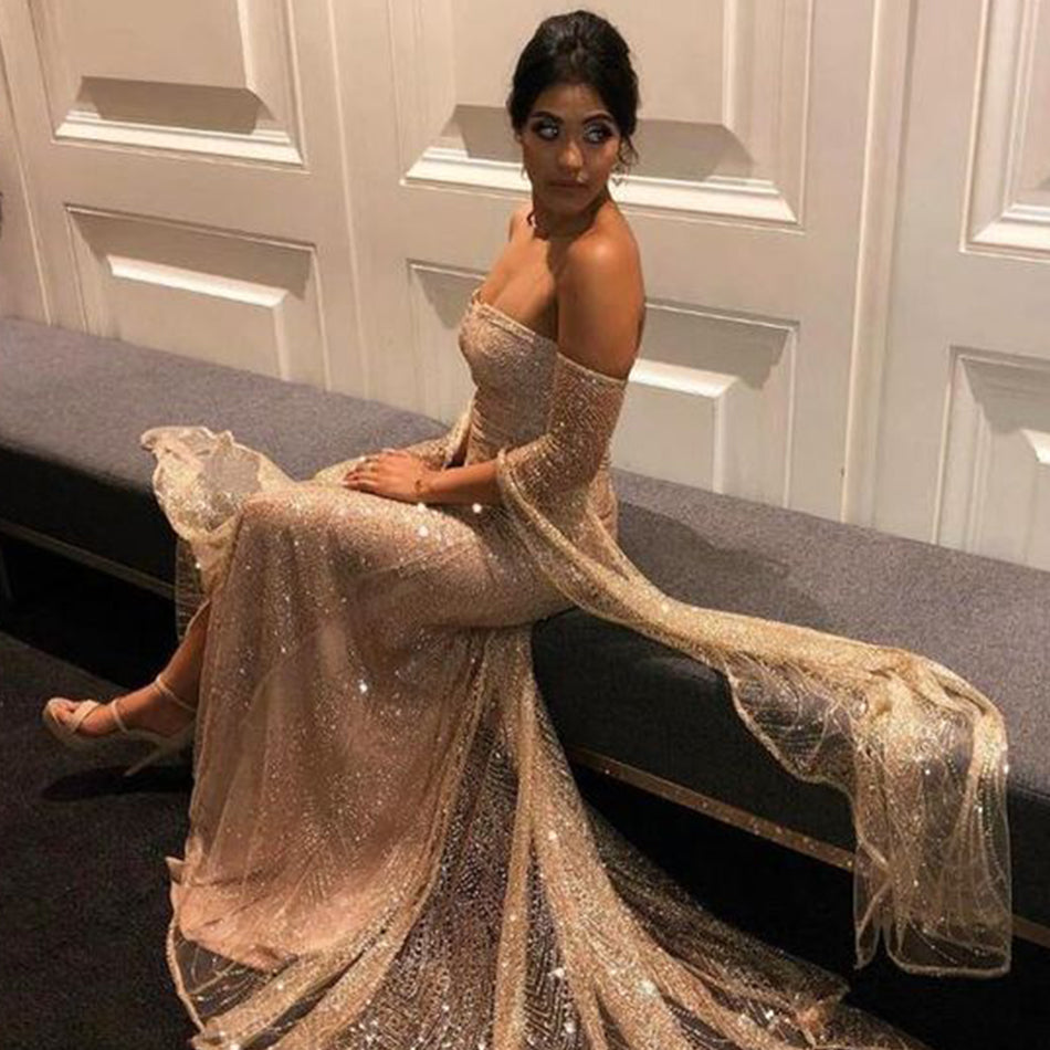 Exquisites braunes Kleid mit Schlitz