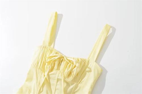 Heidi-Mode | Schmal Geschnittenes Overknee Kleid mit Kreuzriemen