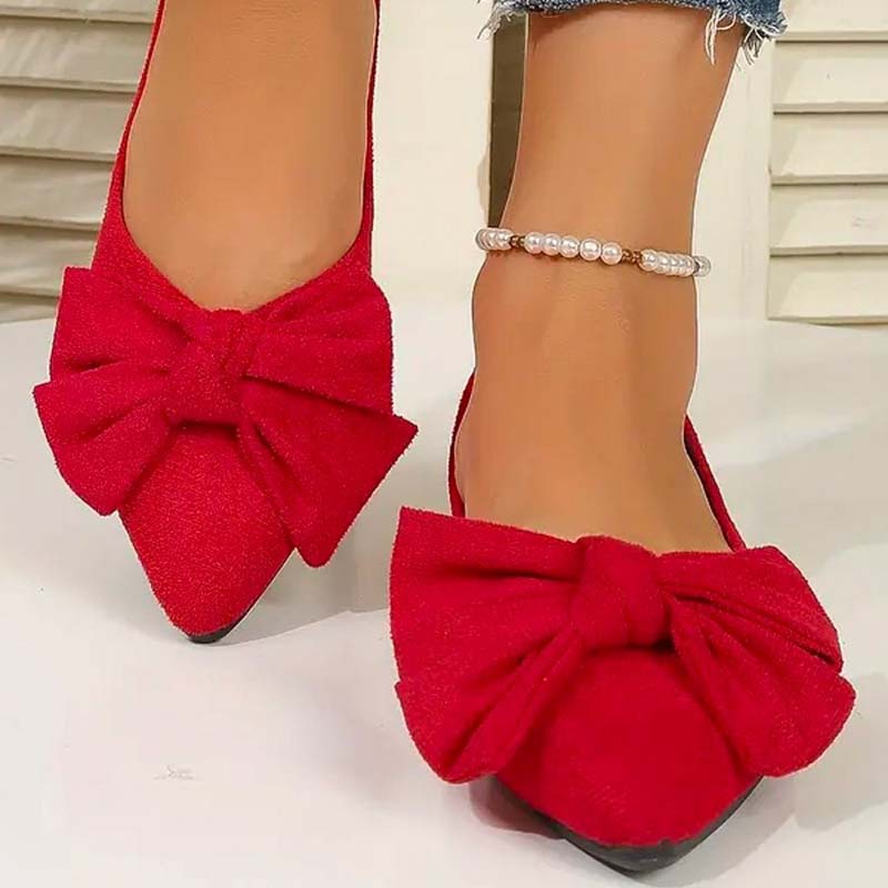 Flache Schuhe mit spitzer Zehenpartie