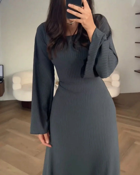 Kleid mit langen Ärmeln - Elaiza