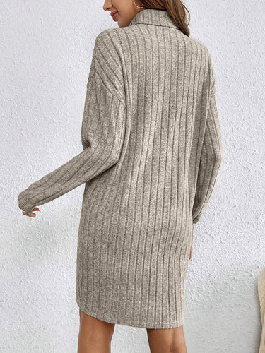 Heidi-Mode | Einfarbiges Rollkragenkleid mit Langen Ärmeln aus Gestricktem Material