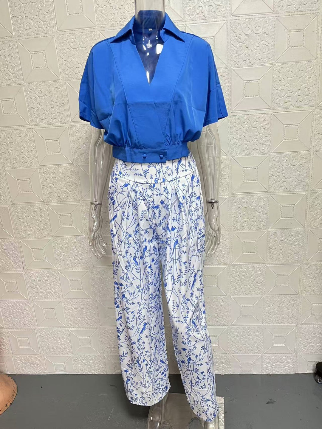 Heidi Mode | Zweiteiliges Set mit V-Ausschnitt und Hose mit weitem Bein
