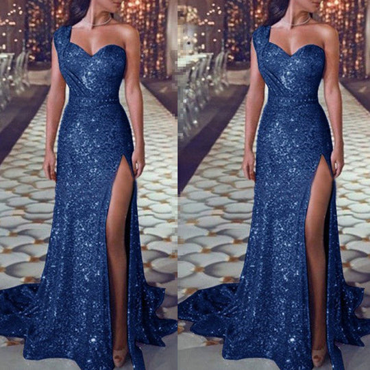 ärmloses braunes Kleid mit Schlitz langer Rock