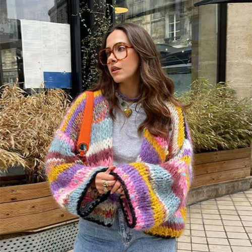 – karierter cardigan mit regenbogenstreifen