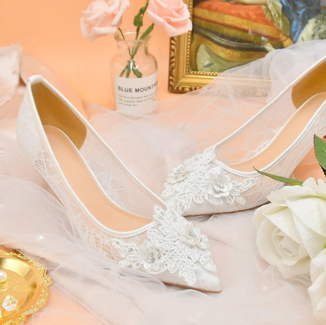 Heidi-Mode | Weiße Spitzenblumen Hochzeitschuhe