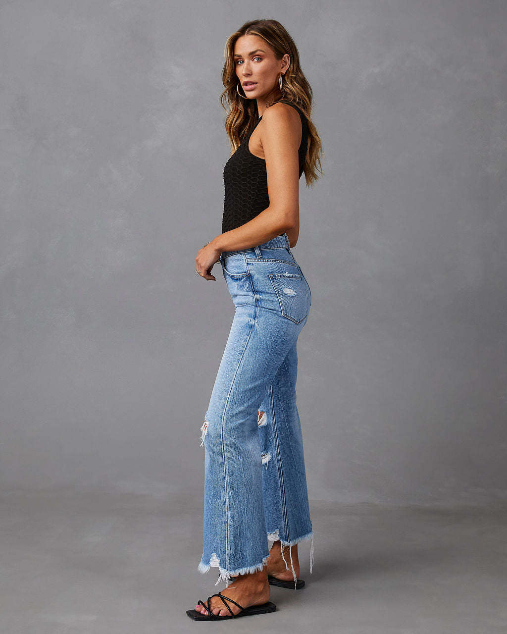 Heidi-Mode | Hochgeschnittene Jeans mit Löchern für Frauen