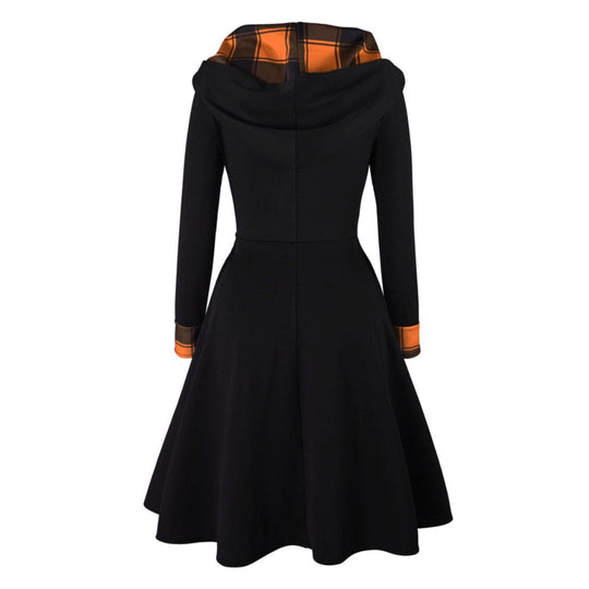 Festliches Skaterkleid mit Kapuze und Knopfdetails