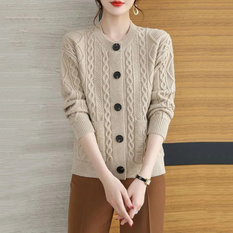 Heidi-Mode | Strickjacke Damen mit Rundhals und Knopfschluss