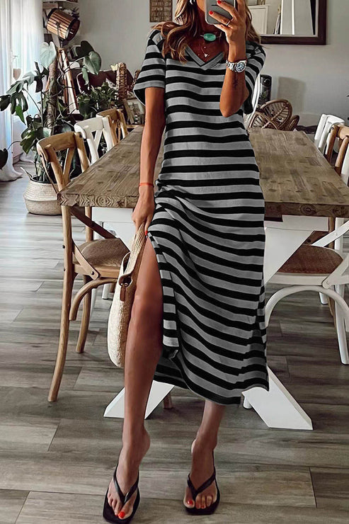 Gestreiftes Patchwork-Freizeitkleid mit V-Ausschnitt und kurzen Ärmeln