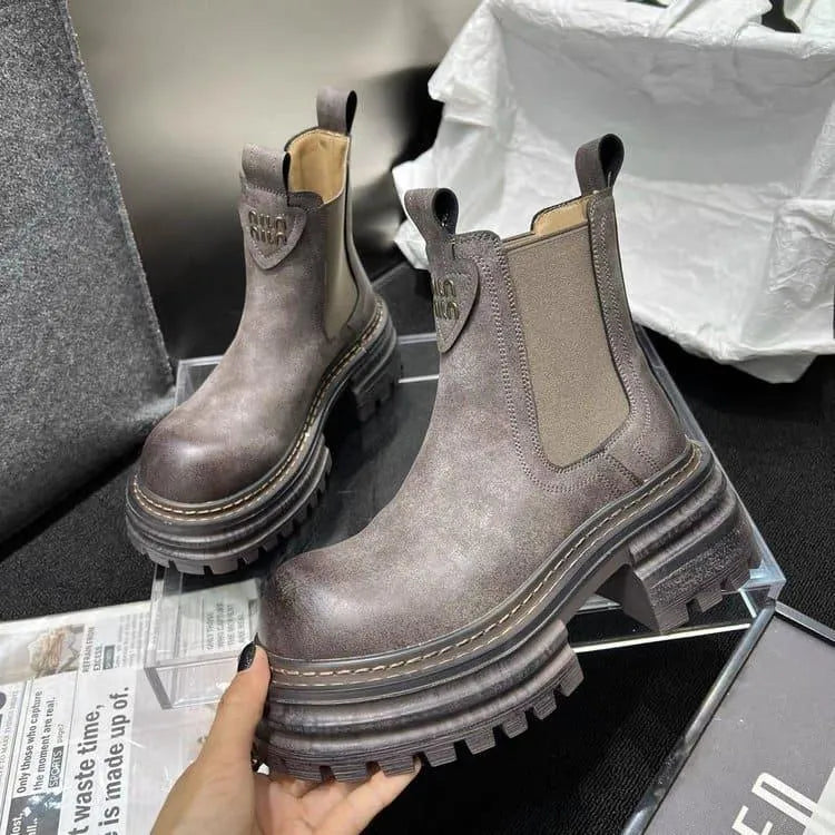 Heidi-Mode | Retro-British style boots with chunky heel