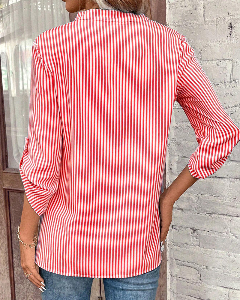 Heidi-Mode | gestreiftes Shirt mit V-Ausschnitt und Brusttasche