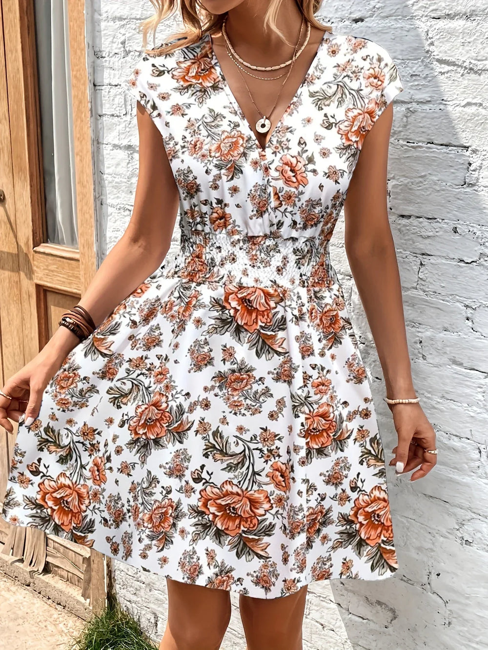 Heidi-Mode | Locker Sommerkleid mit Spitzenausschnitten und Leichten Ärmeln, Knielang Leichtes Polyester