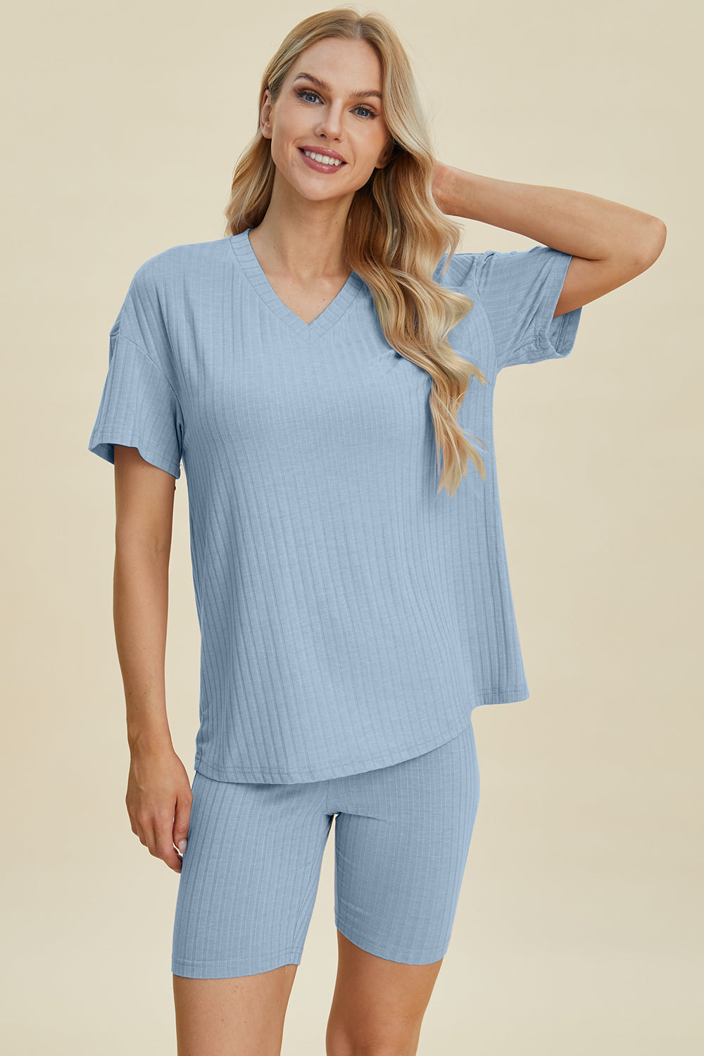 Heidi-Mode | Basic Bae Vollgröße Geripptes V-Ausschnitt Kurzarm Oberteil und Shorts Set