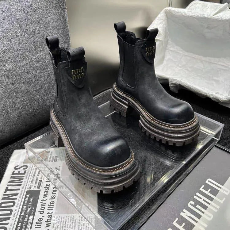 Heidi-Mode | Retro-British style boots with chunky heel