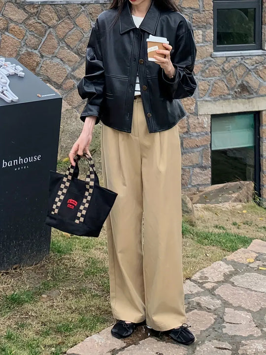Gekürzte Lederjacke mit Taschen