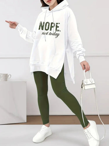 Lässiges Set bestehend aus einem Hoodie mit Buchstabenprint und engen, dünnen Leggings