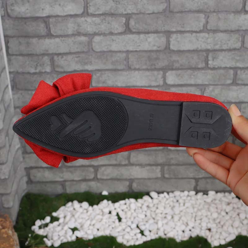 Flache Schuhe mit spitzer Zehenpartie