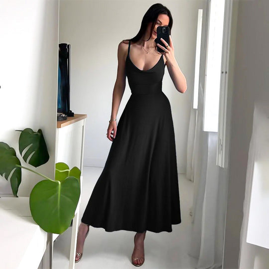 Taillierter Maxikleid mit dünnen Trägern
