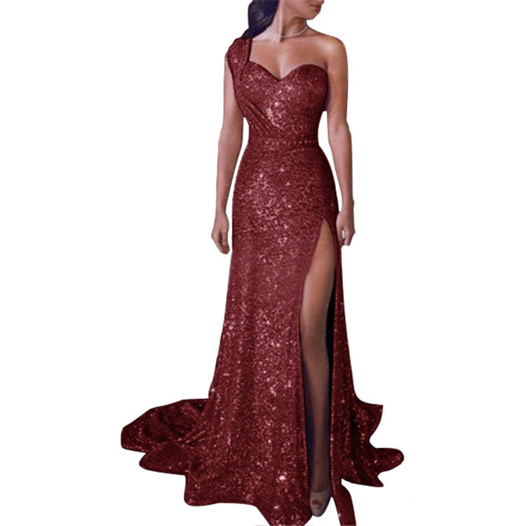 ärmloses braunes Kleid mit Schlitz langer Rock
