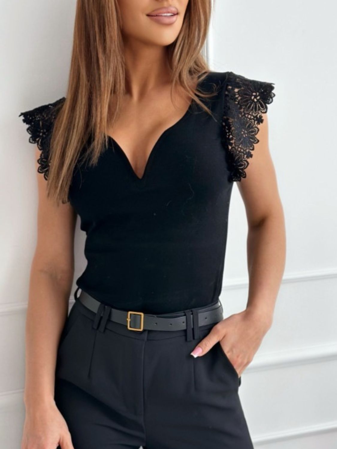 Heidi-Mode - T-Shirt mit Spitze und Herz-Ausschnitt und Kapmouwen