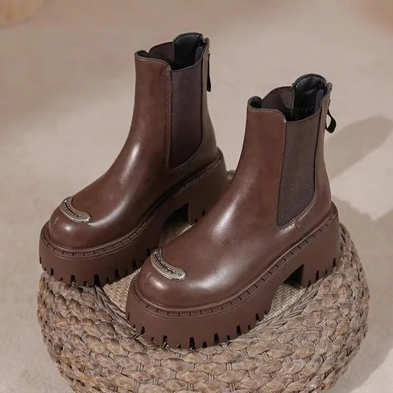 Heidi-Mode | Damen Chelsea Boots mit Metallkappe und Dicksohle