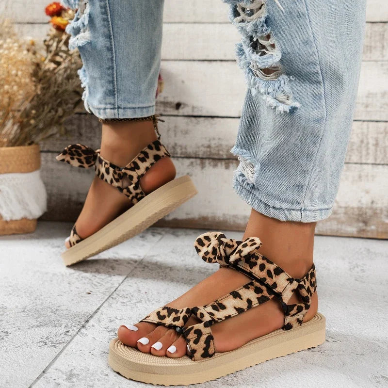 Damenschuhe mit Leopardenmuster