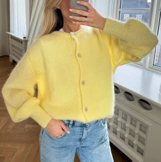 – Gestrickte Strickjacke mit Knopfleiste