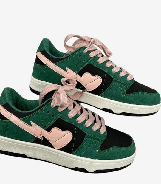 Heidi-Mode - vulkanisierte Schuhe mit Herzdesign