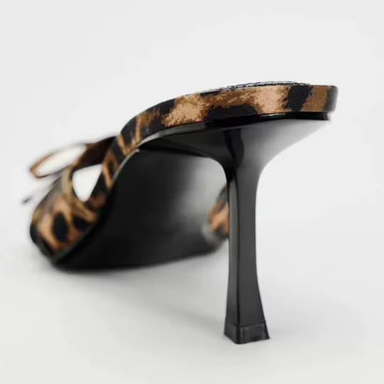 Heidi-Mode | High-Heeled Slippers mit Leopardenmuster