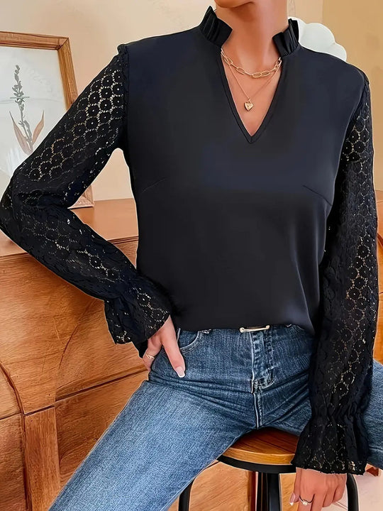 Bluse mit kontrastierender Spitze und Rüschenkragen