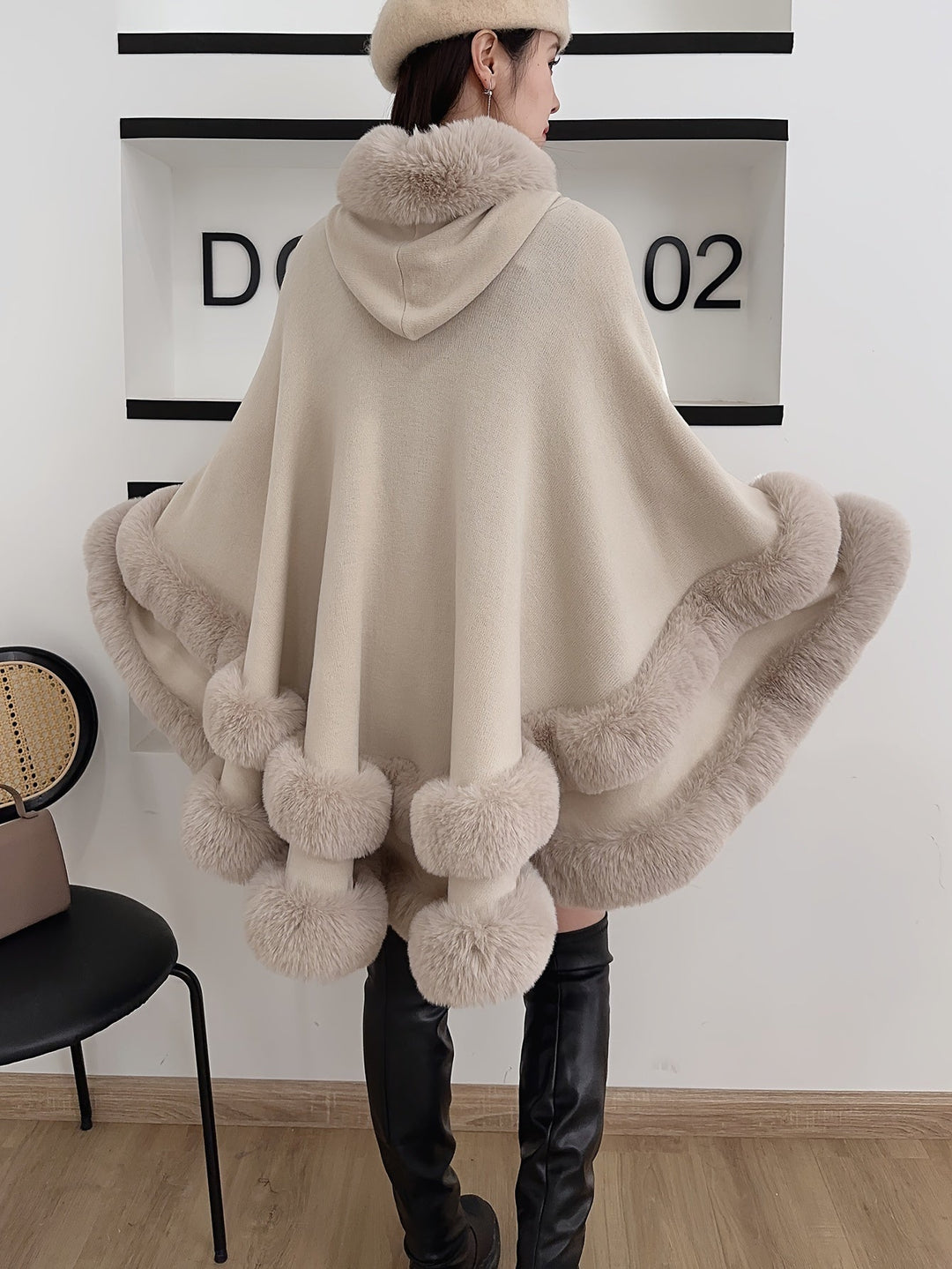 Heidi-Mode | Oversized Furry Cape Jacke für Frauen
