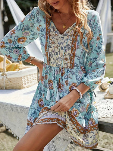 Boho jurk met bloemenprint en kwastjes om te strikken met ruches aan de zoom