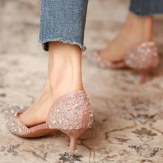 Heidi-Mode | Stilvolle Schuhe mit Spitzer Zehe und Mittlerem Absatz mit Glitzeroberfläche