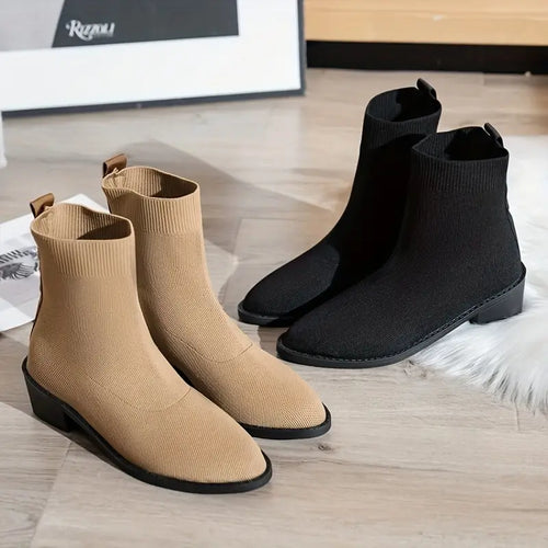 Modische Strickstiefel für Frauen